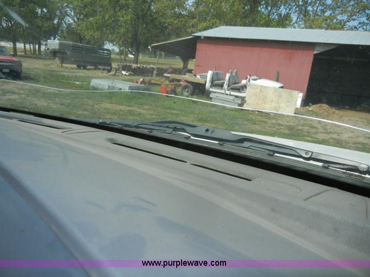 image for item D4412 2001 Ford F250 XLT Super Duty crew cab pickup truck