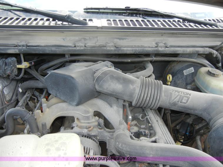 image for item D4412 2001 Ford F250 XLT Super Duty crew cab pickup truck