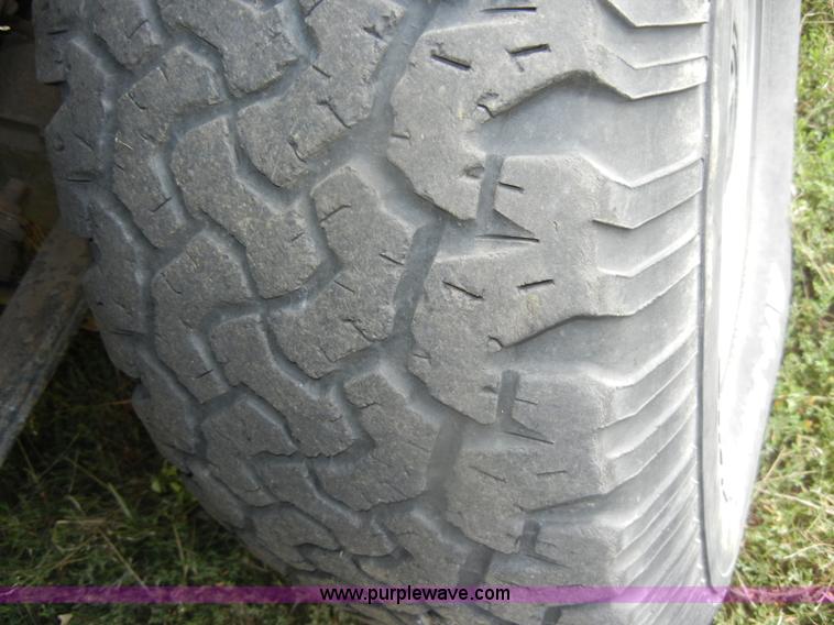 image for item D4412 2001 Ford F250 XLT Super Duty crew cab pickup truck