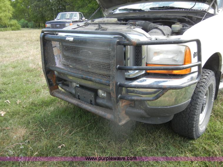 image for item D4412 2001 Ford F250 XLT Super Duty crew cab pickup truck