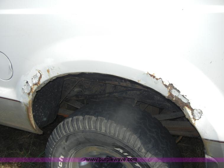 image for item D4412 2001 Ford F250 XLT Super Duty crew cab pickup truck