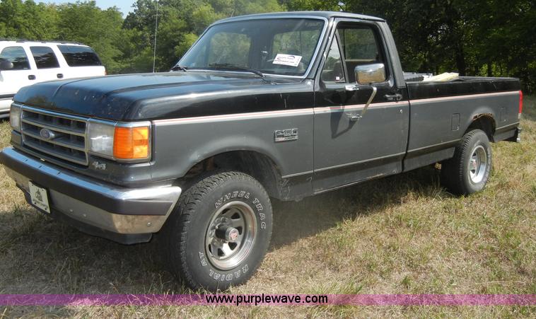 image for item D4413 1989 Ford F150 XLT Lariat pickup truck