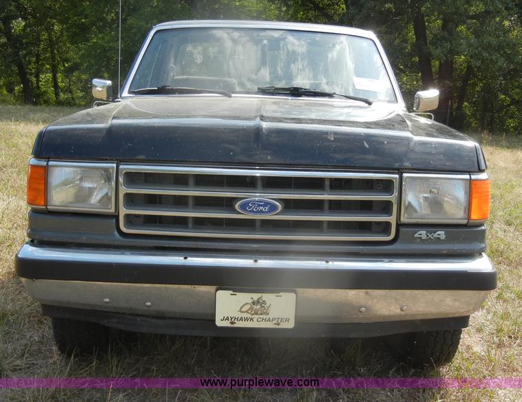 image for item D4413 1989 Ford F150 XLT Lariat pickup truck