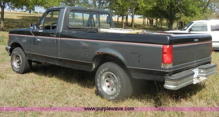 image for item D4413 1989 Ford F150 XLT Lariat pickup truck