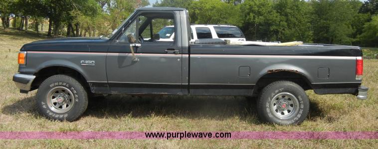 image for item D4413 1989 Ford F150 XLT Lariat pickup truck