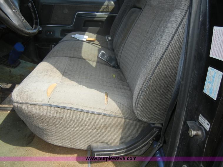 image for item D4413 1989 Ford F150 XLT Lariat pickup truck