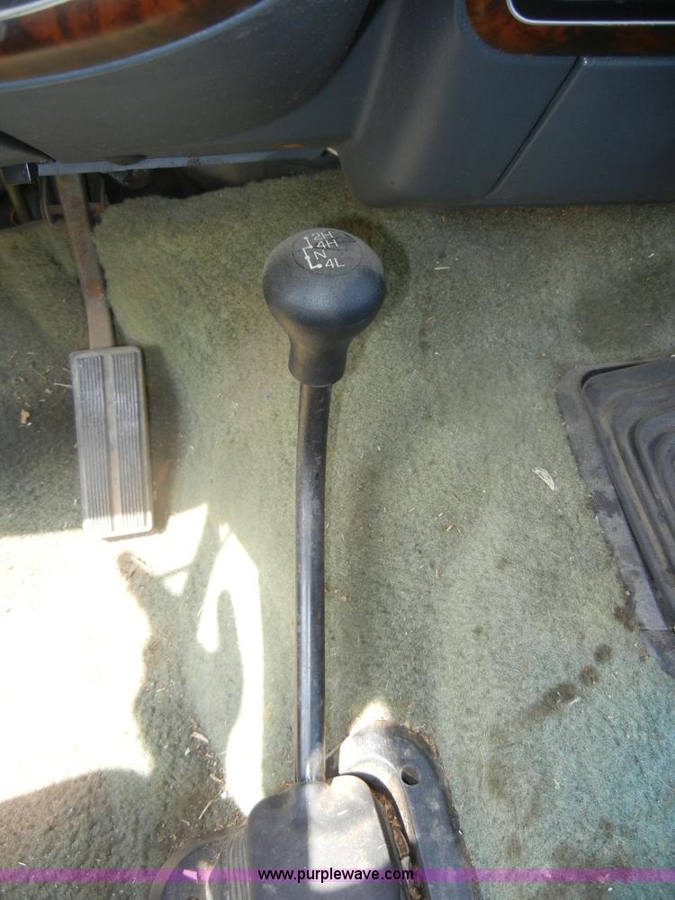image for item D4413 1989 Ford F150 XLT Lariat pickup truck