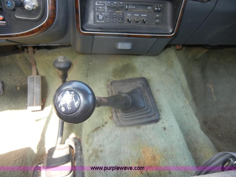 image for item D4413 1989 Ford F150 XLT Lariat pickup truck