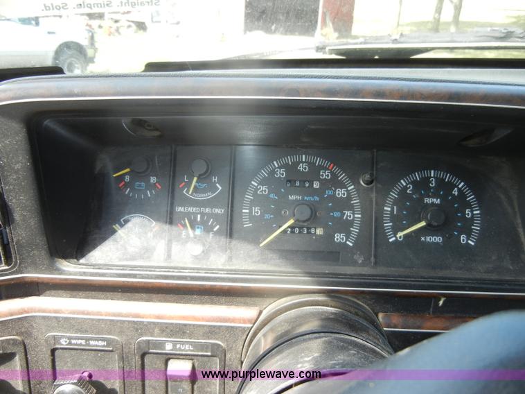 image for item D4413 1989 Ford F150 XLT Lariat pickup truck