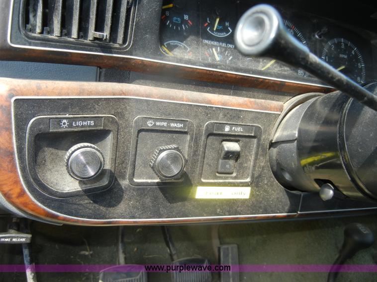 image for item D4413 1989 Ford F150 XLT Lariat pickup truck