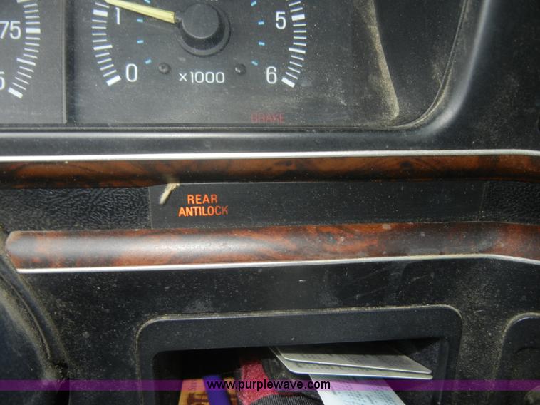 image for item D4413 1989 Ford F150 XLT Lariat pickup truck