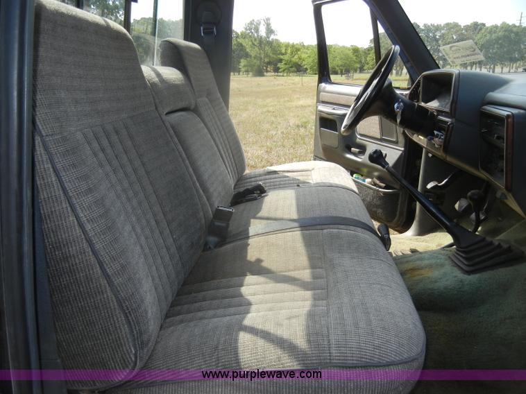image for item D4413 1989 Ford F150 XLT Lariat pickup truck
