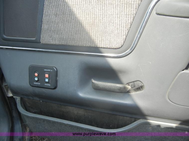 image for item D4413 1989 Ford F150 XLT Lariat pickup truck