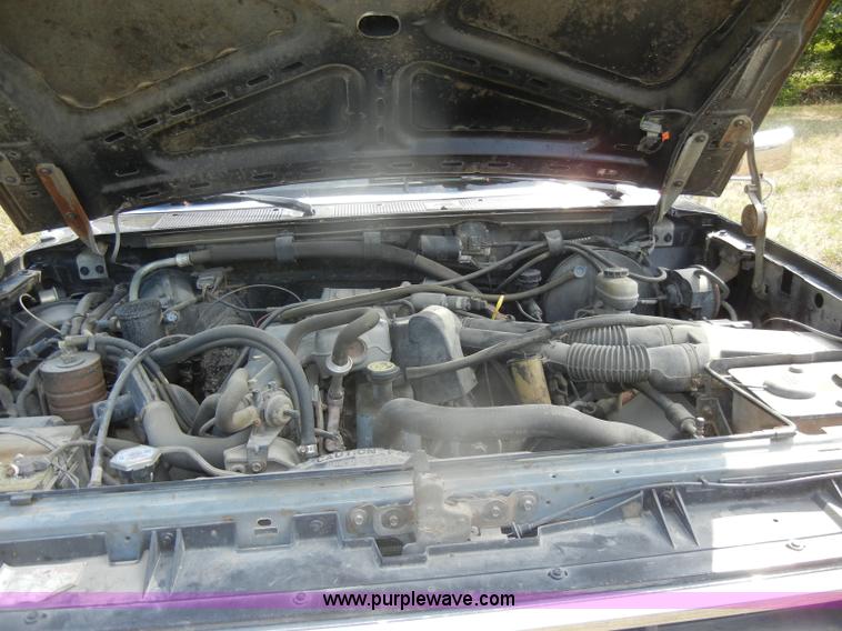 image for item D4413 1989 Ford F150 XLT Lariat pickup truck