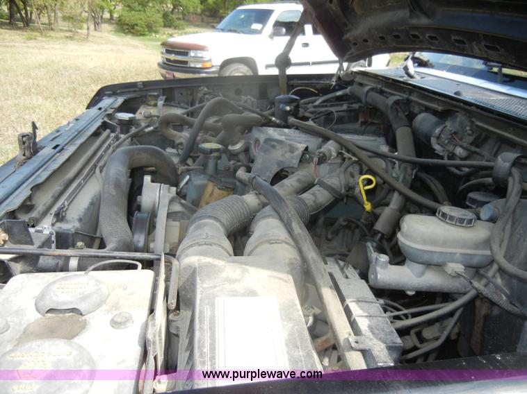 image for item D4413 1989 Ford F150 XLT Lariat pickup truck