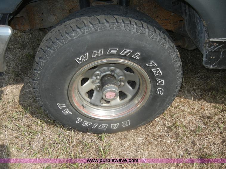 image for item D4413 1989 Ford F150 XLT Lariat pickup truck
