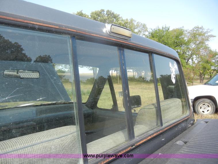 image for item D4413 1989 Ford F150 XLT Lariat pickup truck