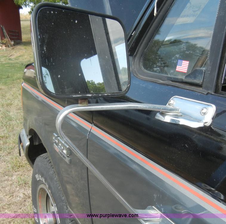 image for item D4413 1989 Ford F150 XLT Lariat pickup truck