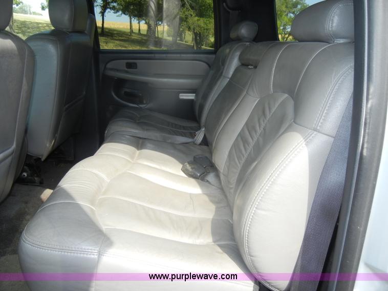 image for item D4414 2001 Chevrolet Suburban K1500 SUV