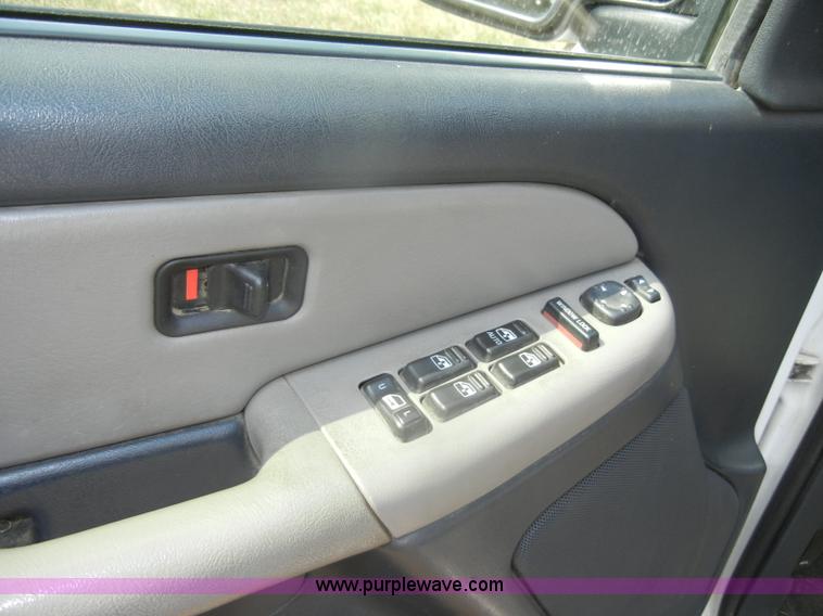 image for item D4414 2001 Chevrolet Suburban K1500 SUV