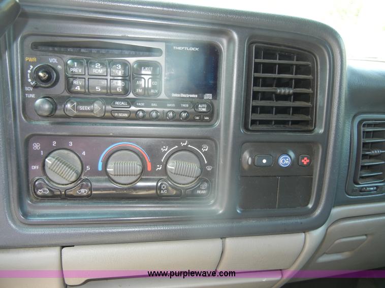 image for item D4414 2001 Chevrolet Suburban K1500 SUV