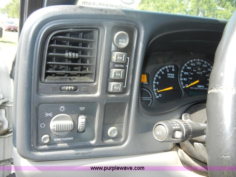 image for item D4414 2001 Chevrolet Suburban K1500 SUV