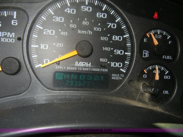image for item D4414 2001 Chevrolet Suburban K1500 SUV