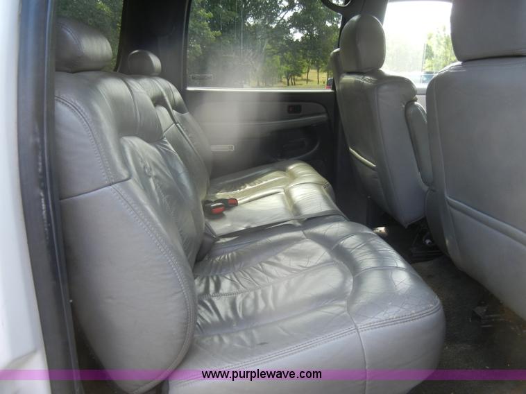 image for item D4414 2001 Chevrolet Suburban K1500 SUV