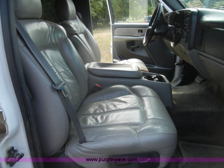 image for item D4414 2001 Chevrolet Suburban K1500 SUV