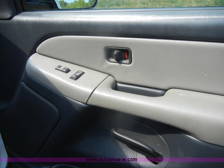 image for item D4414 2001 Chevrolet Suburban K1500 SUV