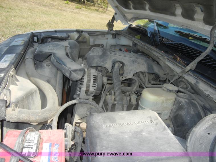 image for item D4414 2001 Chevrolet Suburban K1500 SUV