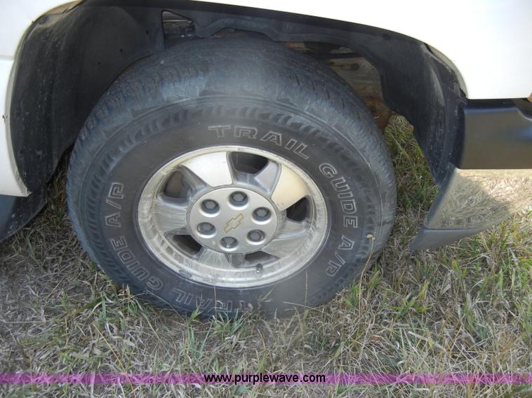 image for item D4414 2001 Chevrolet Suburban K1500 SUV