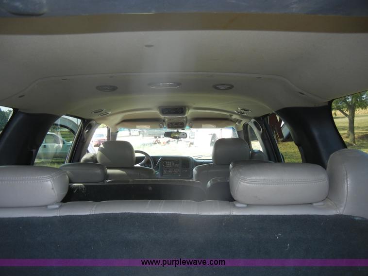 image for item D4414 2001 Chevrolet Suburban K1500 SUV