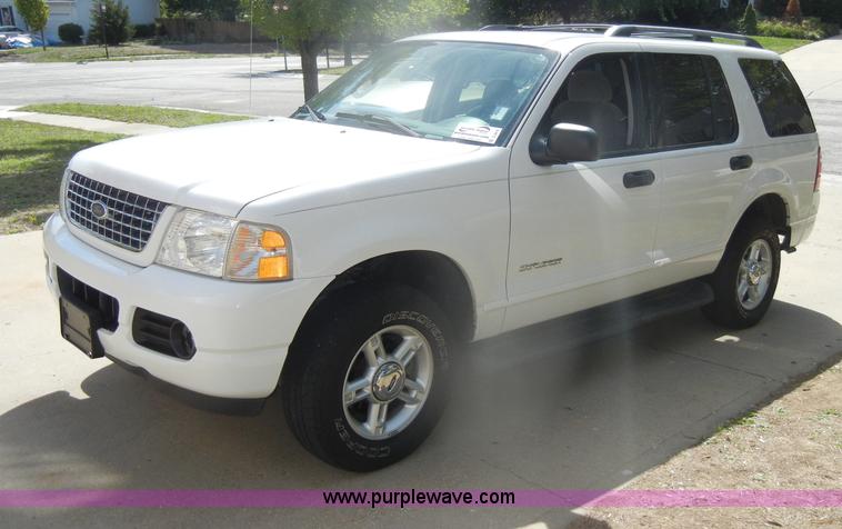 image for item D4878 2004 Ford Explorer XLT SUV