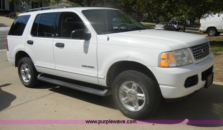 image for item D4878 2004 Ford Explorer XLT SUV