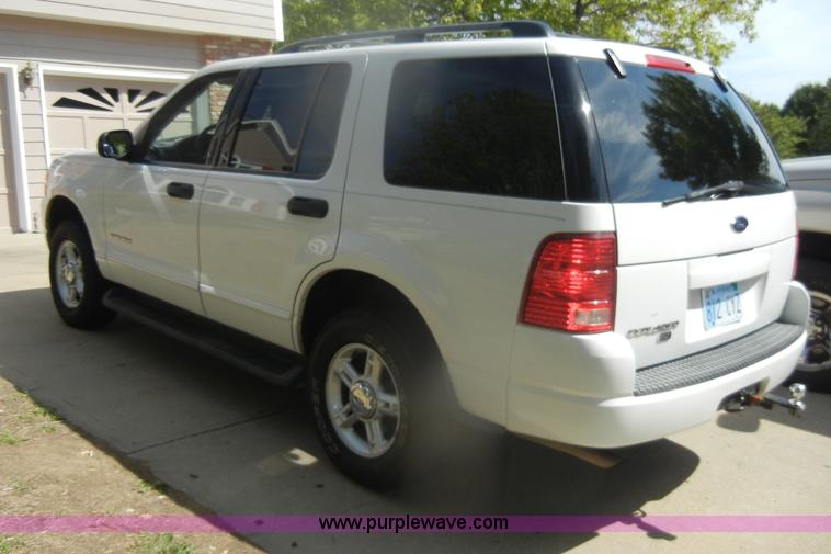 image for item D4878 2004 Ford Explorer XLT SUV