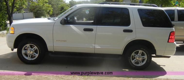 image for item D4878 2004 Ford Explorer XLT SUV
