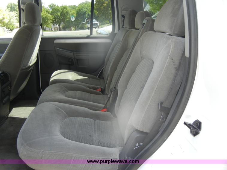 image for item D4878 2004 Ford Explorer XLT SUV