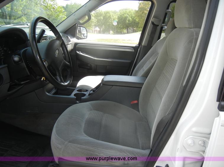 image for item D4878 2004 Ford Explorer XLT SUV