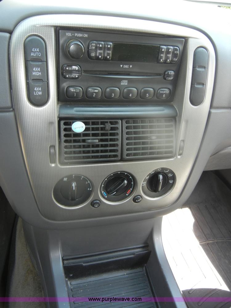 image for item D4878 2004 Ford Explorer XLT SUV