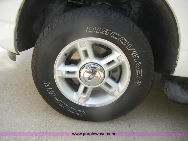 image for item D4878 2004 Ford Explorer XLT SUV