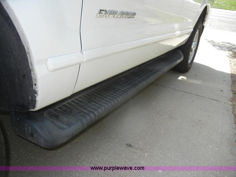 image for item D4878 2004 Ford Explorer XLT SUV