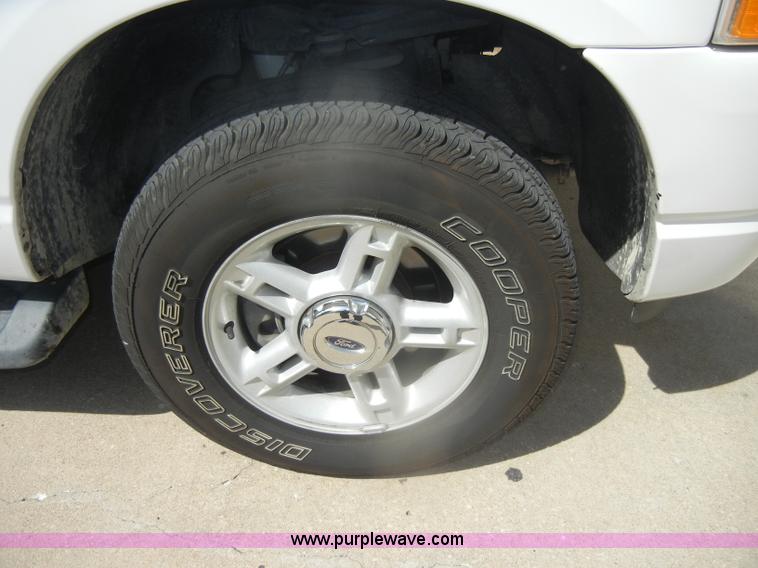 image for item D4878 2004 Ford Explorer XLT SUV
