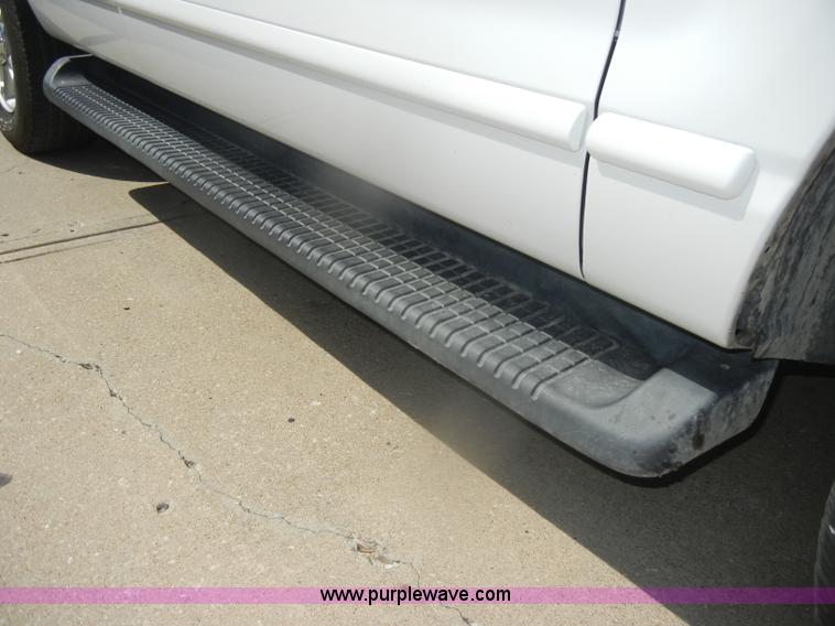 image for item D4878 2004 Ford Explorer XLT SUV