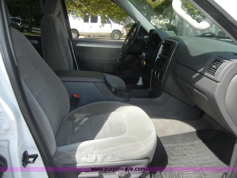 image for item D4878 2004 Ford Explorer XLT SUV
