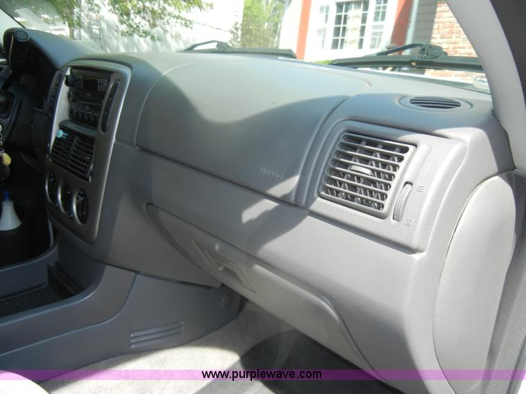 image for item D4878 2004 Ford Explorer XLT SUV