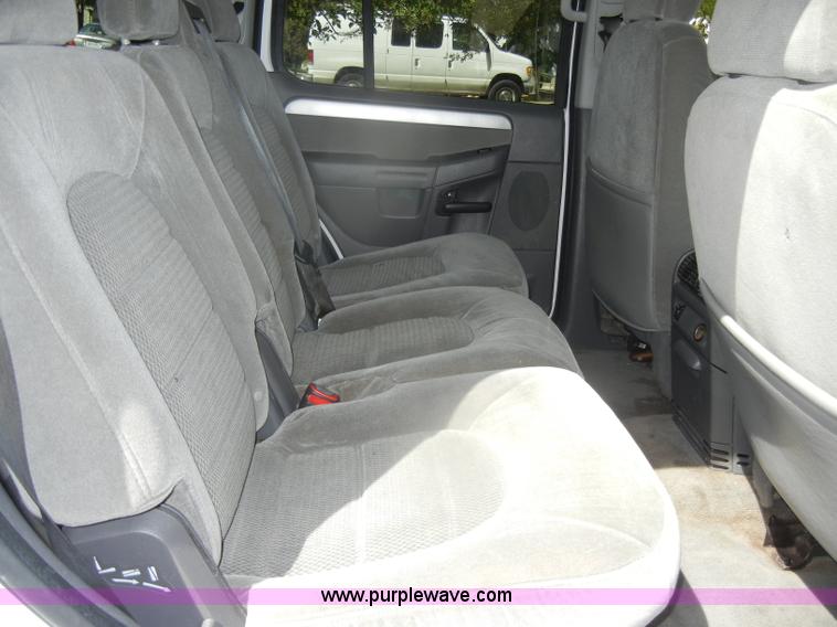 image for item D4878 2004 Ford Explorer XLT SUV