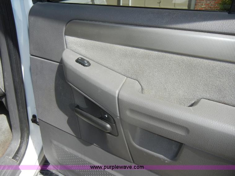 image for item D4878 2004 Ford Explorer XLT SUV