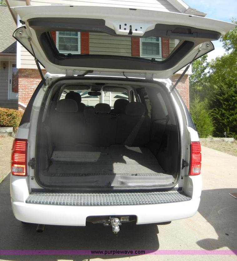 image for item D4878 2004 Ford Explorer XLT SUV