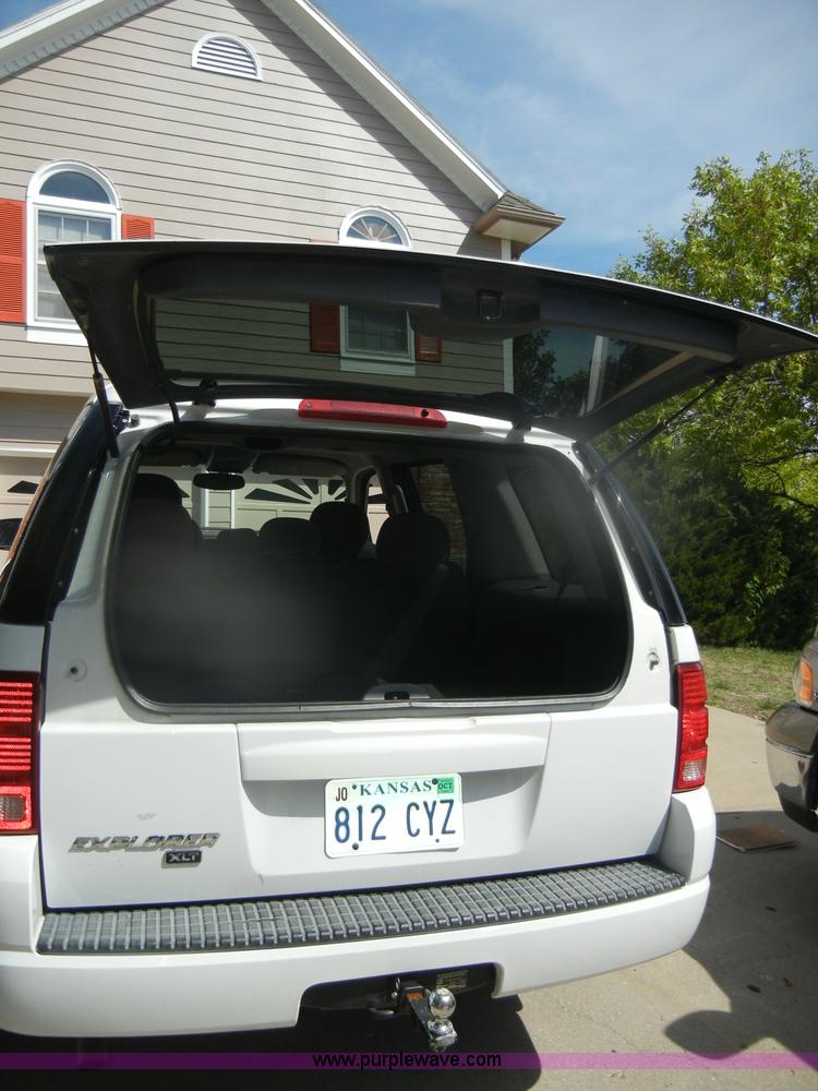 image for item D4878 2004 Ford Explorer XLT SUV
